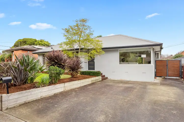 8 Rickards Avenue, Knoxfield VIC 3180