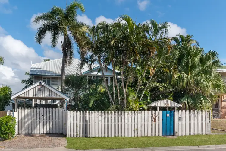 10 Cowley Street, West End QLD 4810