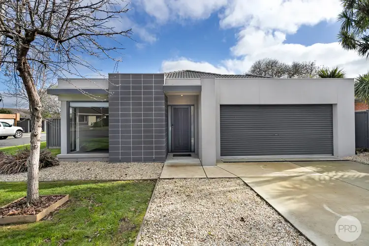 12 Towong Street, Alfredton VIC 3350