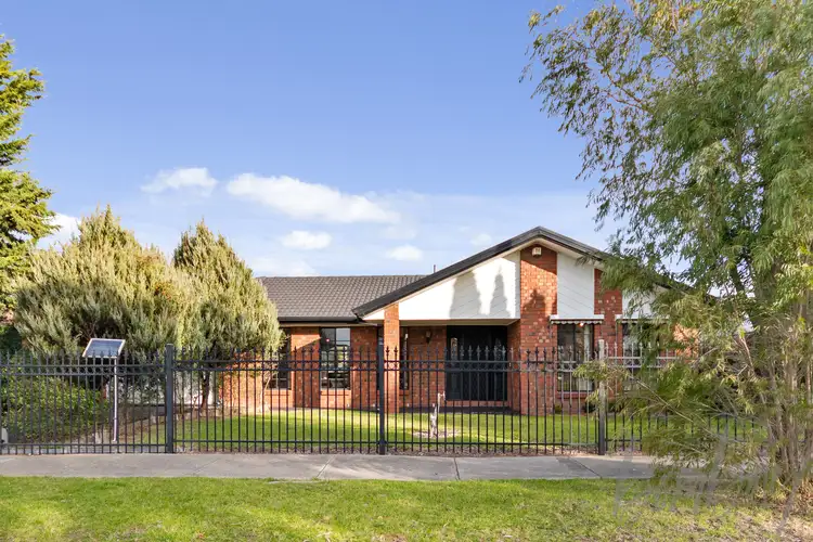 29 PEMBROKE CRESCENT, Craigieburn VIC 3064