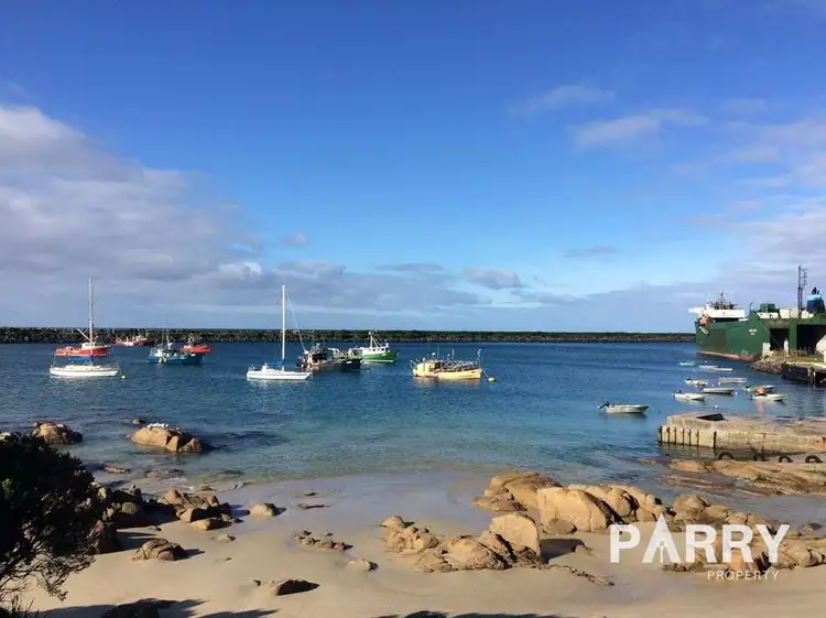 10-12 Wattle Street, Grassy TAS 7256