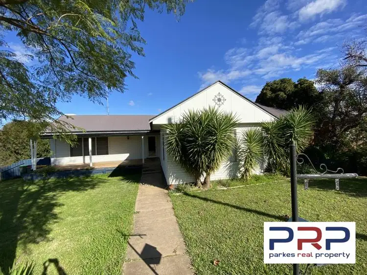 25 Orange Street, Parkes NSW 2870