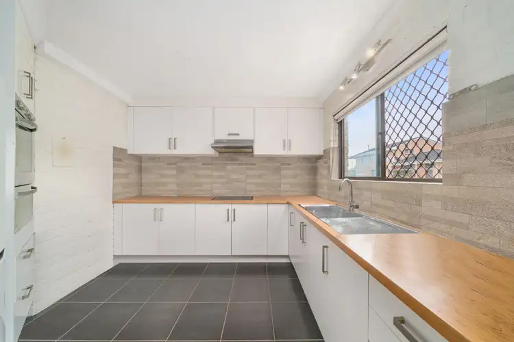 2/96 Oxley Avenue, Woody Point QLD 4019
