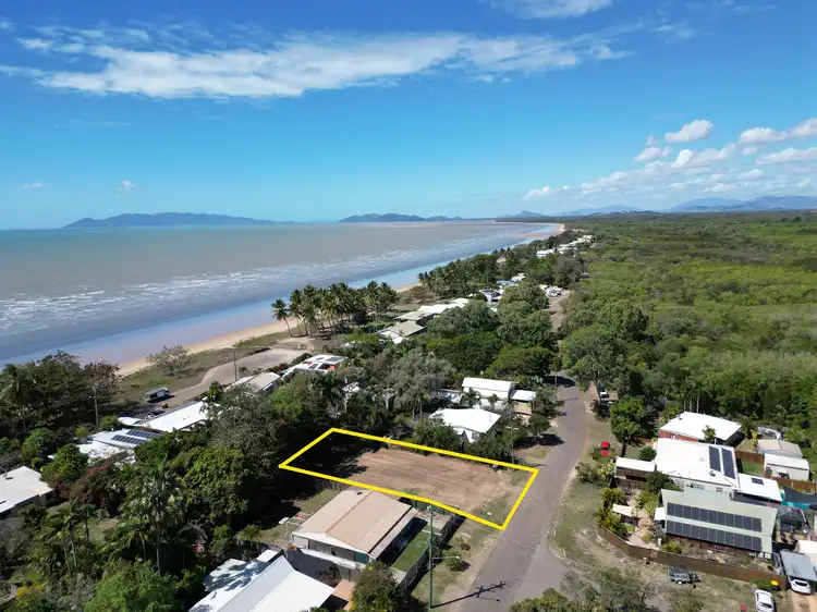 11 Cay Street, Saunders Beach QLD 4818