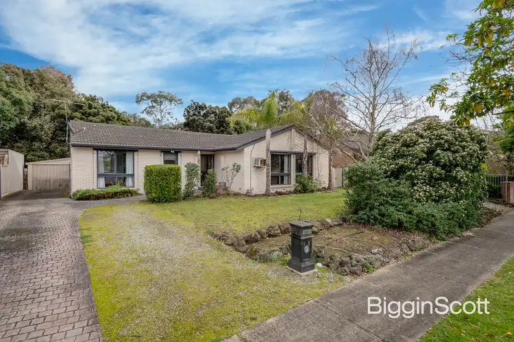 15 Carluke Close, Berwick VIC 3806