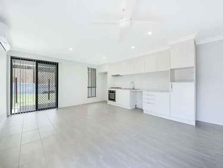 2/16 Nevada Road, Park Ridge QLD 4125