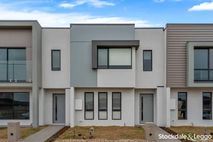 8 Dawson Street, Thornhill Park VIC 3335