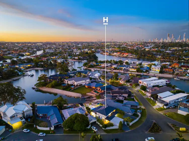 9 Huon Street, Broadbeach Waters QLD 4218
