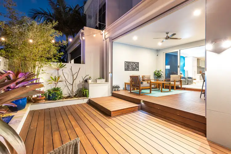 2/13 Oleander Avenue, Biggera Waters QLD 4216