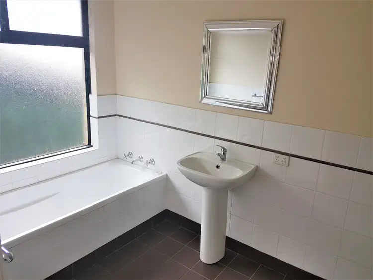 Seventh view of Homely house listing, 5 Lowe Court, Australind WA 6233