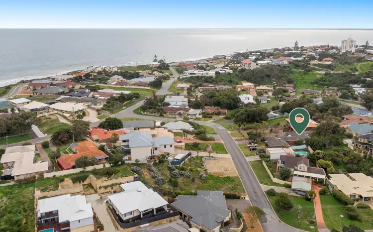 2/2 Rose Street, Halls Head WA 6210
