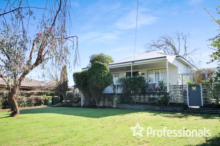 32 Roberts Street, Collie WA 6225