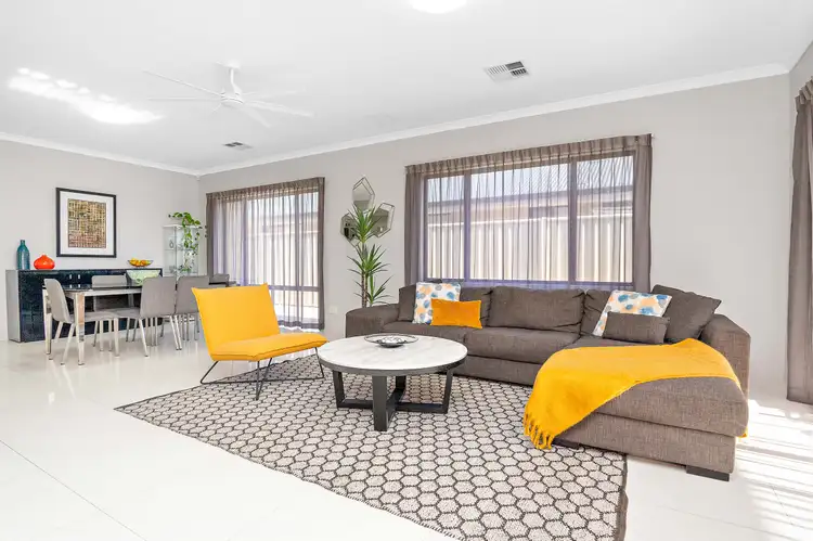24 Bayonne Corner, Piara Waters WA 6112