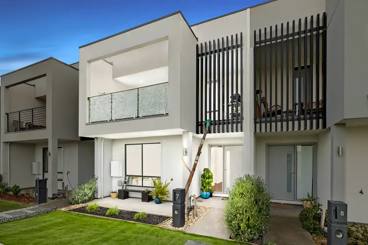 7 Mahara Walk, Cranbourne West VIC 3977