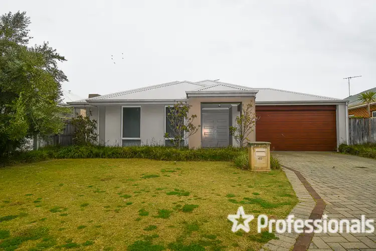 40 Santalum Circus, Halls Head WA 6210