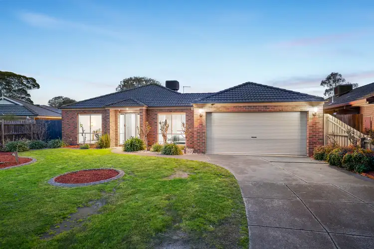6 May Gibbs Crescent