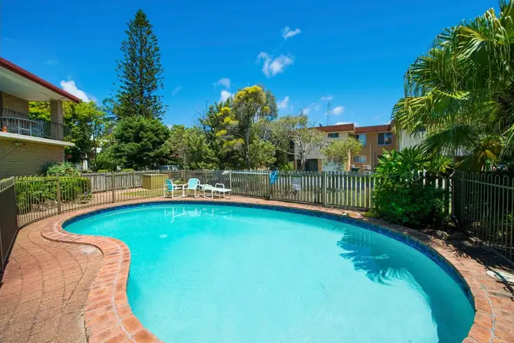 2/4 Christina Court, Mermaid Waters QLD 4218