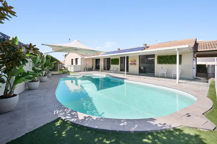 3 Seabreeze Street, Paradise Point QLD 4216