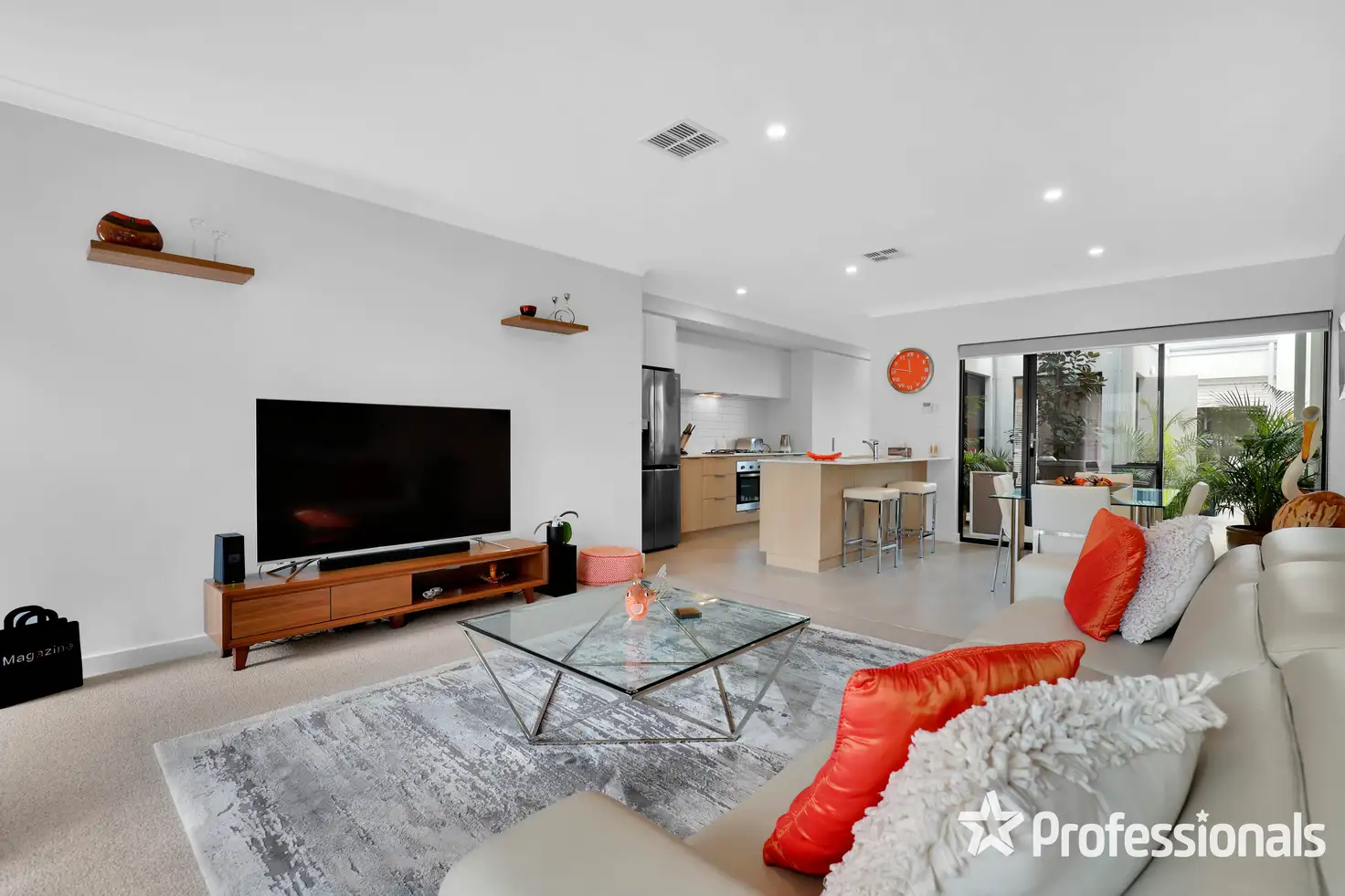 Main view of Homely townhouse listing, 6 Catseye Walk, Treeby WA 6164