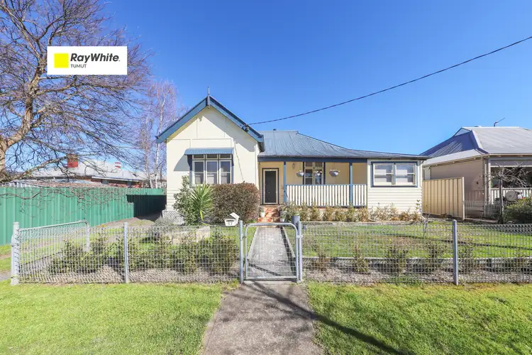 17 Fitzroy Street, Tumut NSW 2720