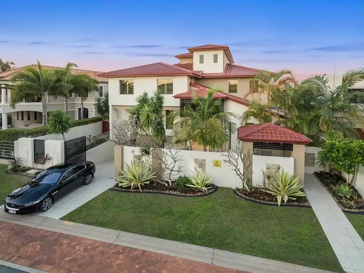 9 King James Court, Sovereign Islands QLD 4216