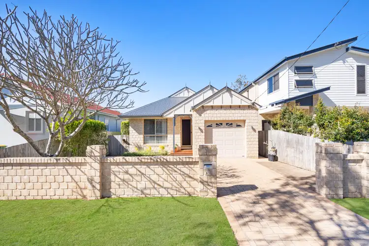 61 Thomas Street, Birkdale QLD 4159