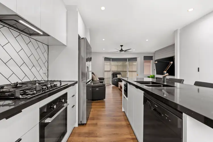 Fifth view of Homely unit listing, 6/10 Wildwood Grove, Ringwood VIC 3134