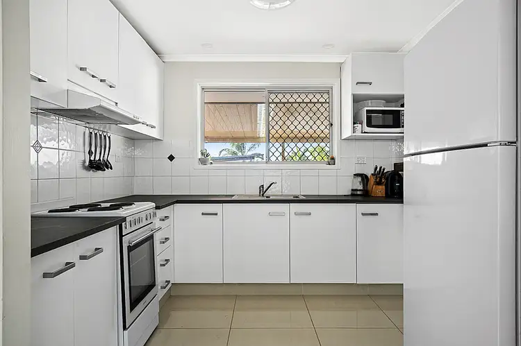 Fifth view of Homely house listing, 4 Jancoon Court, Carrara QLD 4211