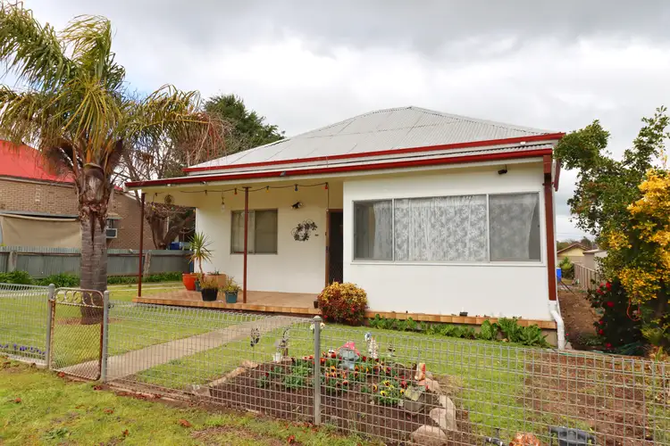 25 Brougham Street, Cowra NSW 2794