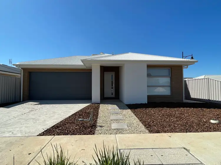 28 Livingston Boulevard