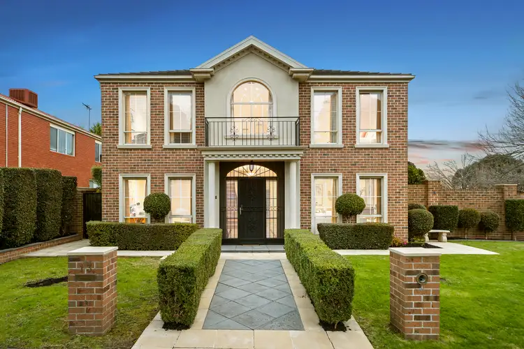 13 Sovereign Crest Boulevard, Rowville VIC 3178
