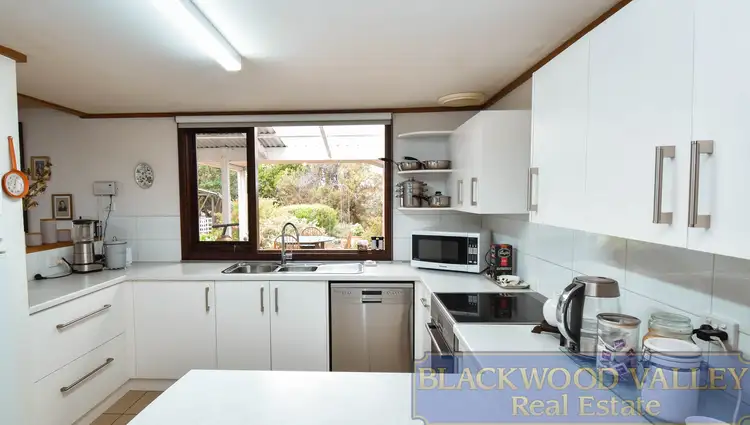 6 Terry Road, Boyup Brook WA 6244