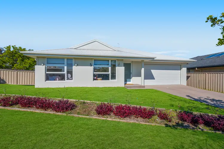 8 Kara Close, Lake Cathie NSW 2445