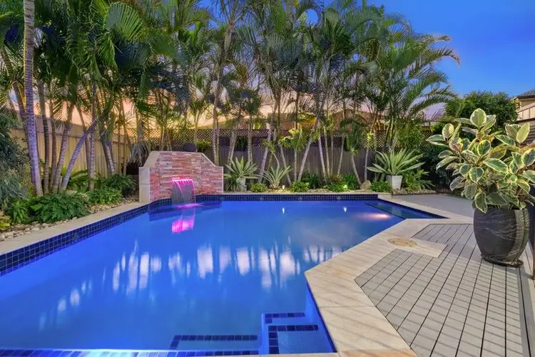 5 Liberty Court, Newport QLD 4020