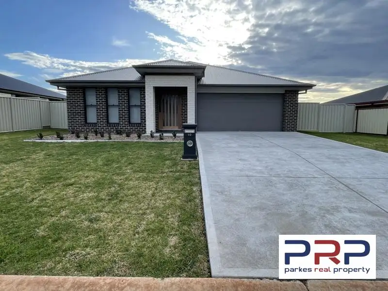 Main view of Homely house listing, 10 Cedar Crescent, Parkes NSW 2870