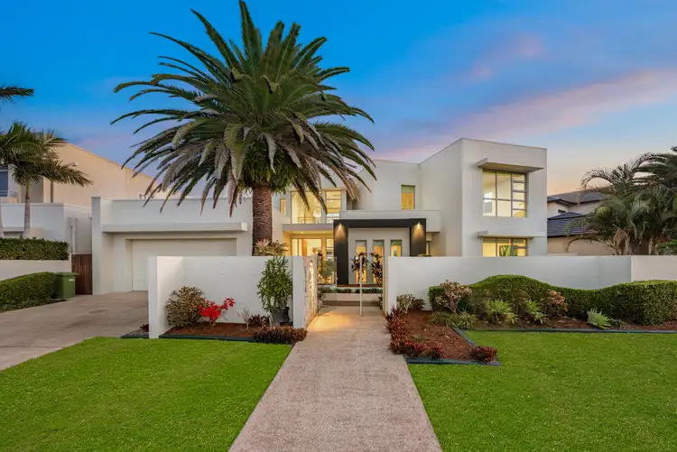 25 Royal Albert Crescent, Sovereign Islands QLD 4216
