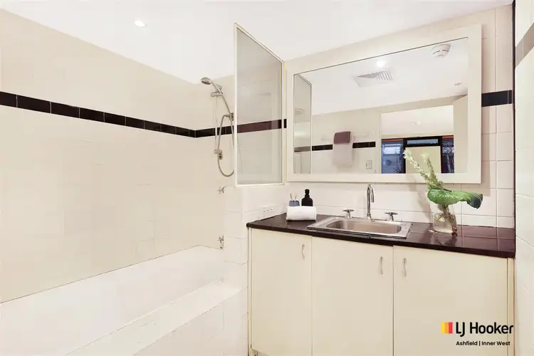 Fourth view of Homely studio listing, 203/6-8 Ward Avenue, Elizabeth Bay NSW 2011