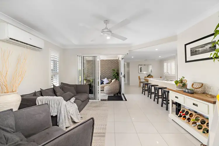 7 Kubler Crescent, Redland Bay QLD 4165