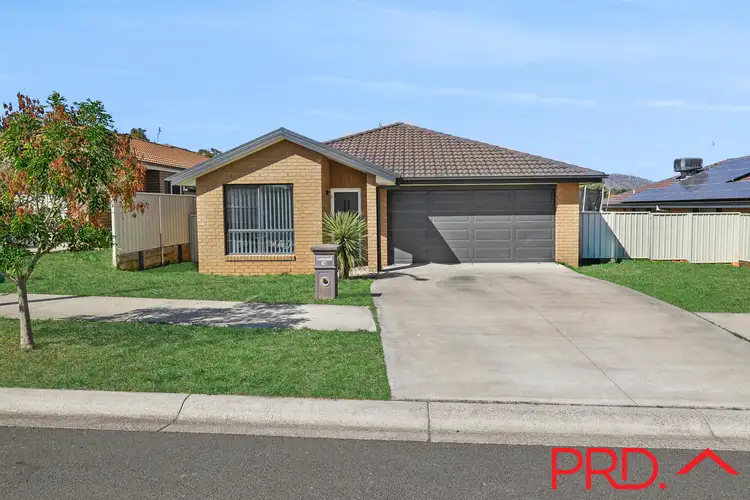 16 Lake Place, Tamworth NSW 2340