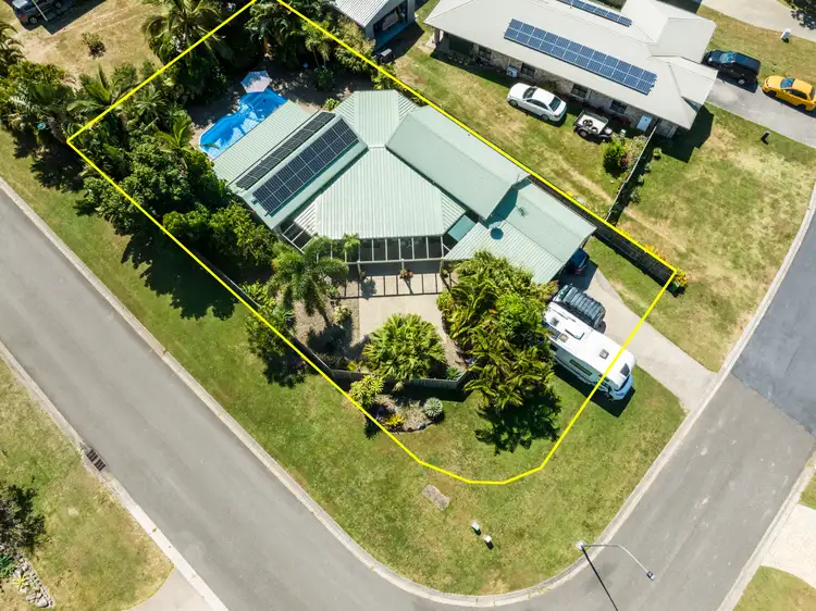 Second view of Homely house listing, 3 Grace Avenue, Cannonvale QLD 4802