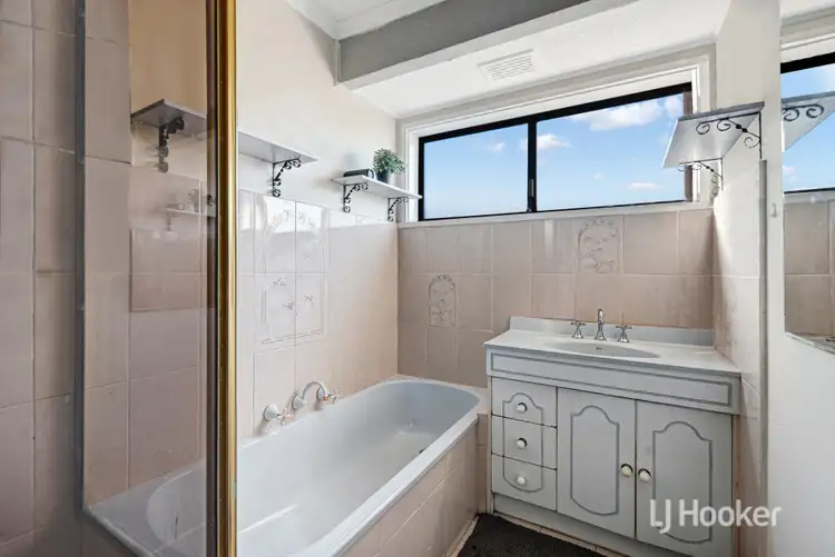 Seventh view of Homely house listing, 4 Chelmsford Way, Melton West VIC 3337