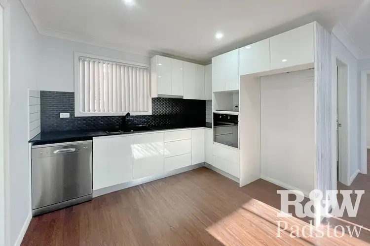 32 Uranus Road