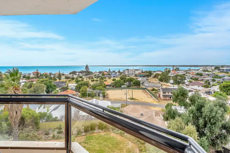 18/6A Valley Road, Halls Head WA 6210