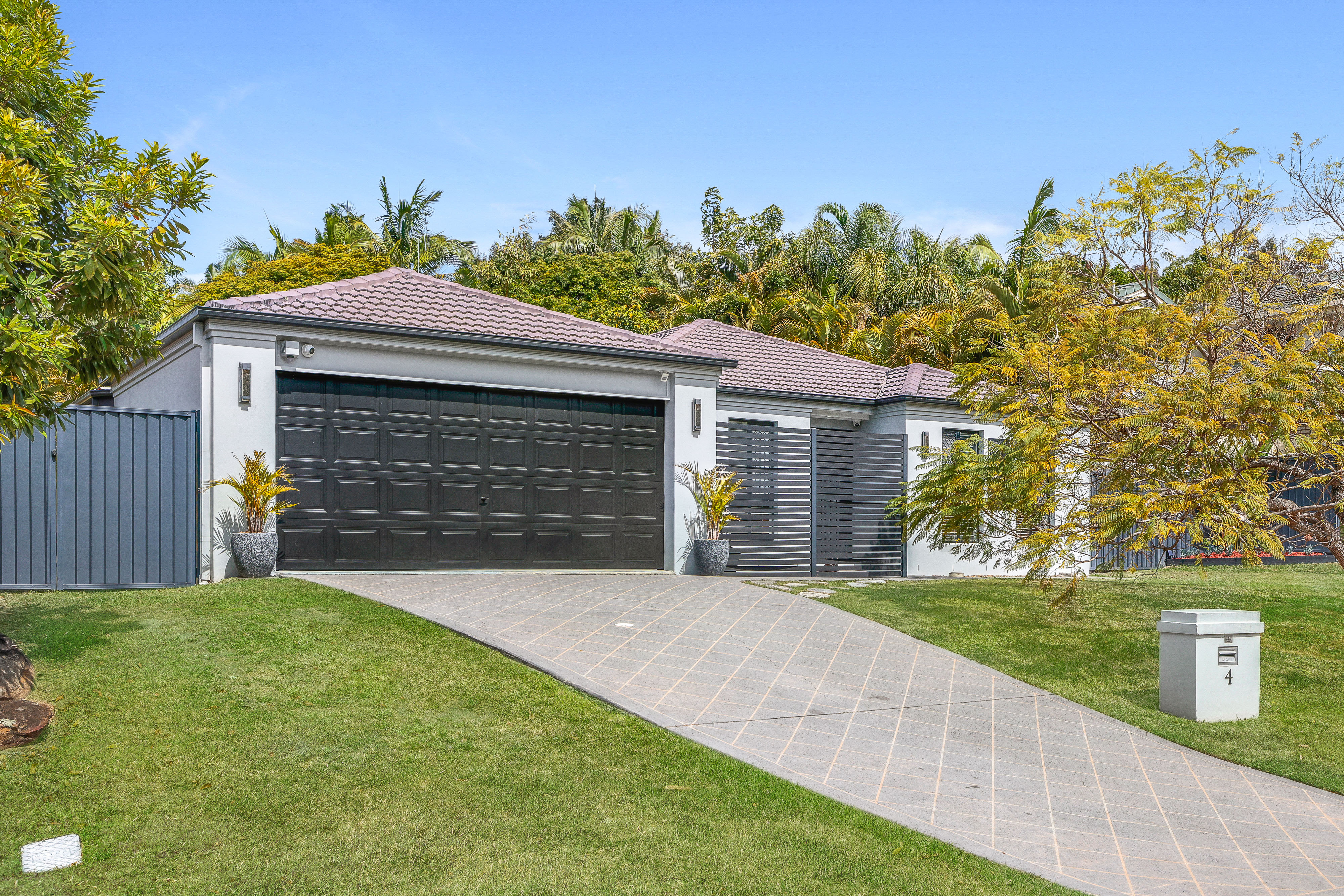4 Polynesia Avenue, Pacific Pines QLD 4211