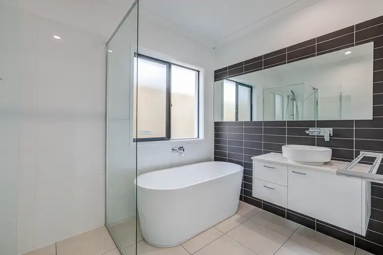 48 Macadamia Cct, Park Ridge QLD 4125