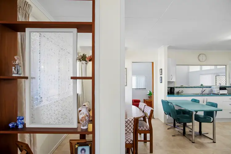 14 Robertson Road, Eastern Heights QLD 4305