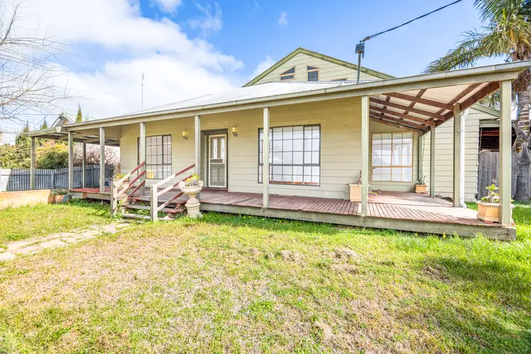 30 Devereux Street, Warracknabeal VIC 3393