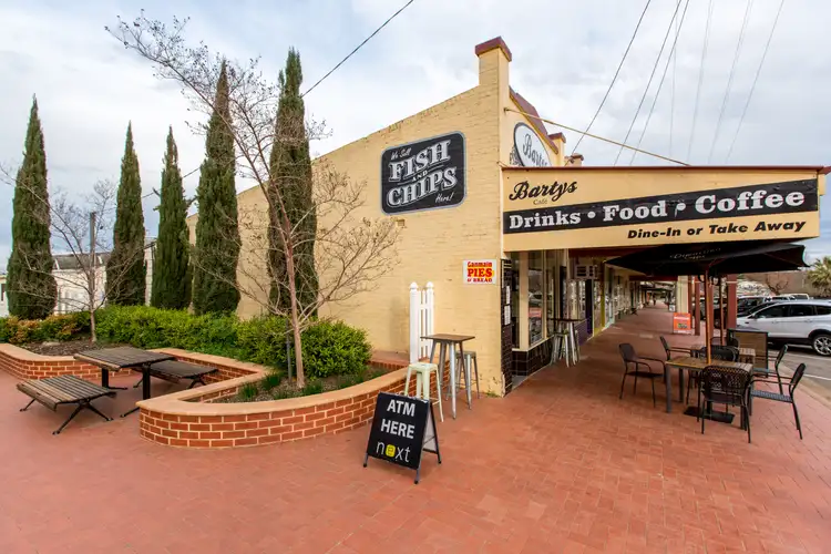 - Bartys Cafe, Coolamon NSW 2701