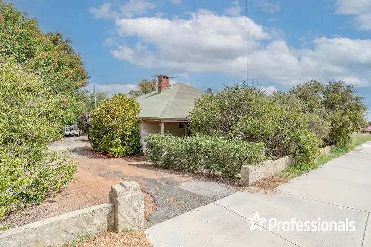 26 Fourth Road, Armadale WA 6112