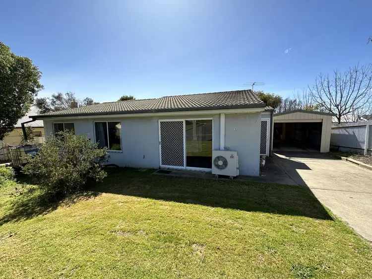 11 Memagong Street, Young NSW 2594